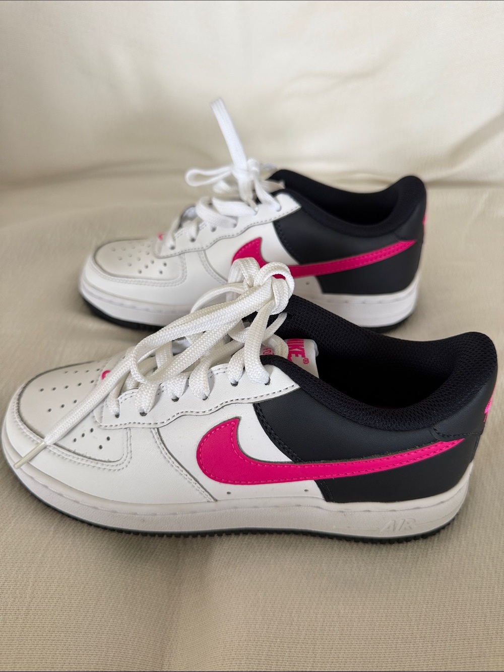 Nike Kids White, Black & Hot Pink Low-Top Sneakers